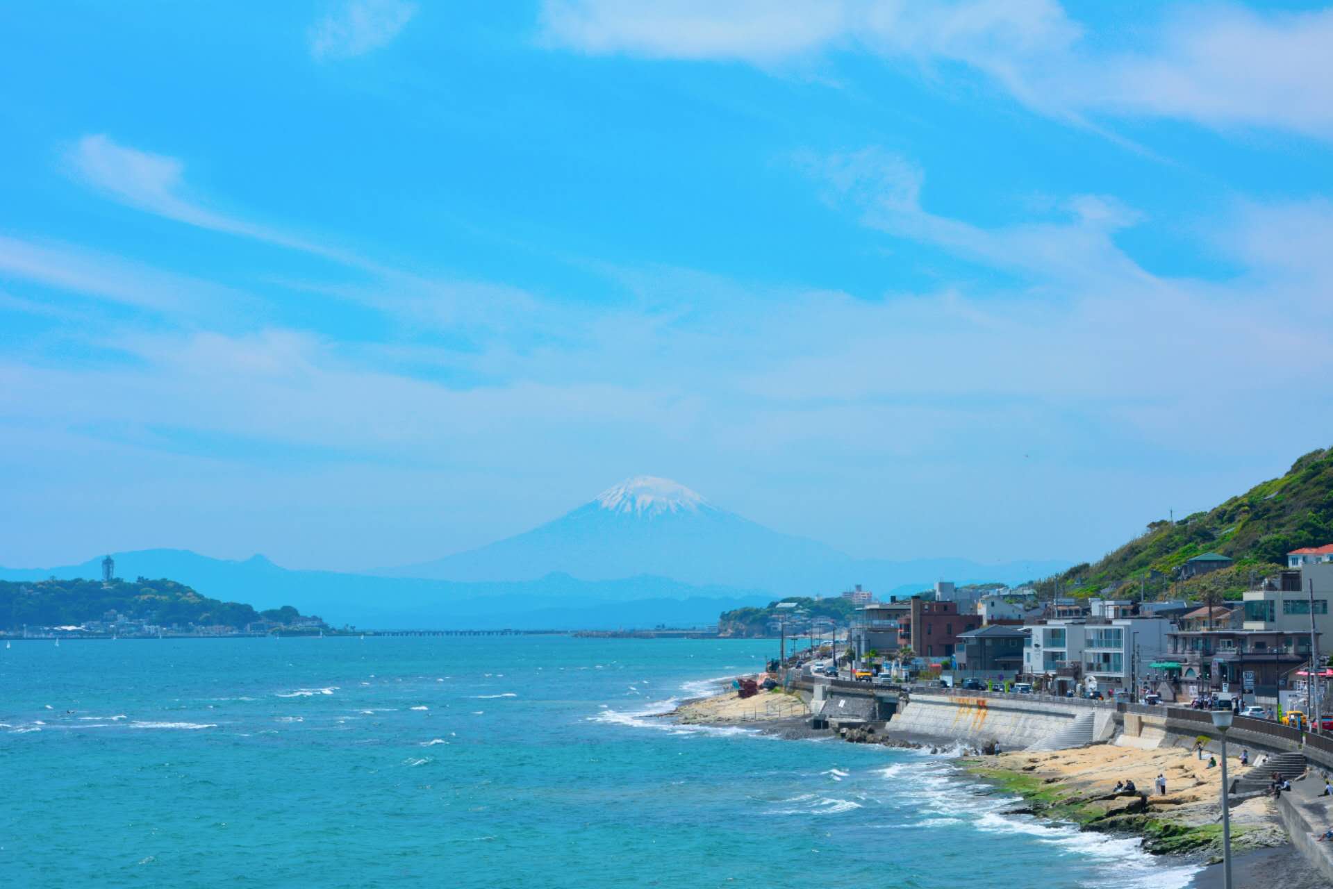 鎌倉海浜公園から見た江の島と富士山